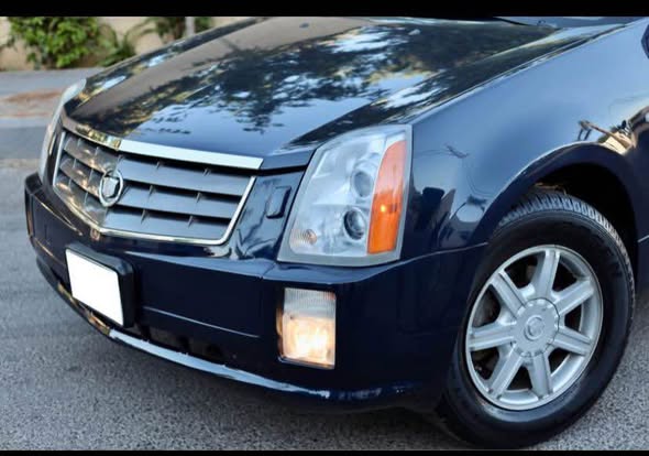 كاديلاك SRX موديل 2006 بحالة ممتازة مع 7 مقاعد ومواصفات عالية