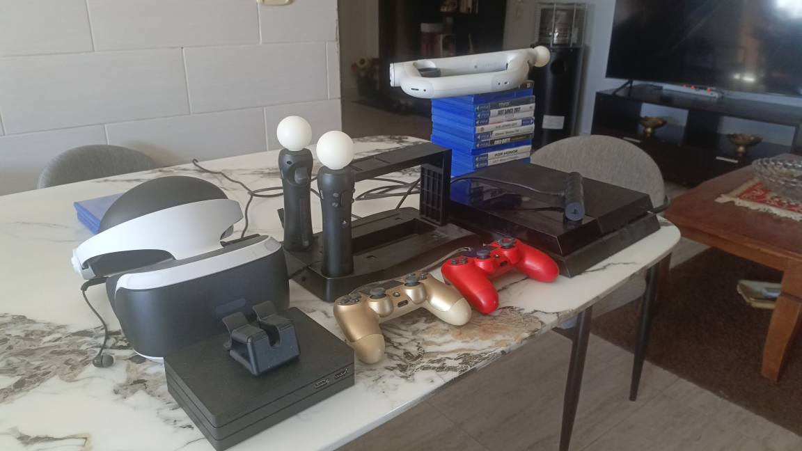 بليستيشن سوني الأصلي مع اكسسوارات كاملة للبيع