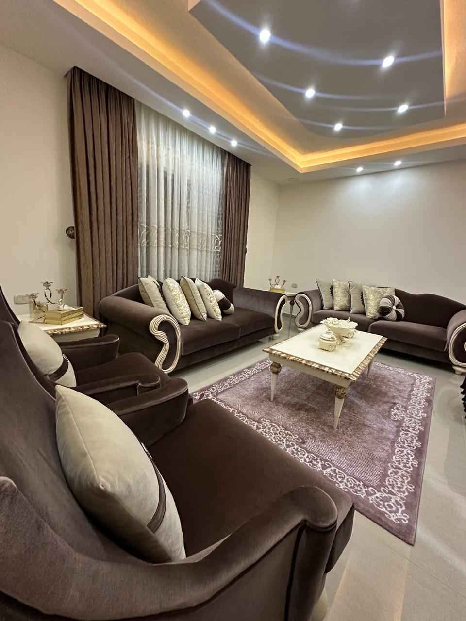 طقم كنب مثل الجديد للبيع بسعر مناسب للاستعجال