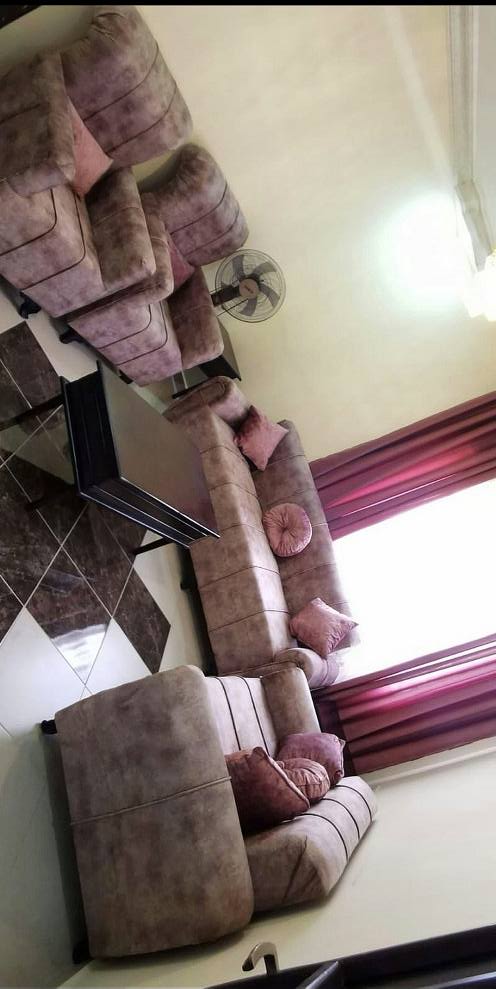 طقم كنب ضيوف بحالة جديدة في السلط