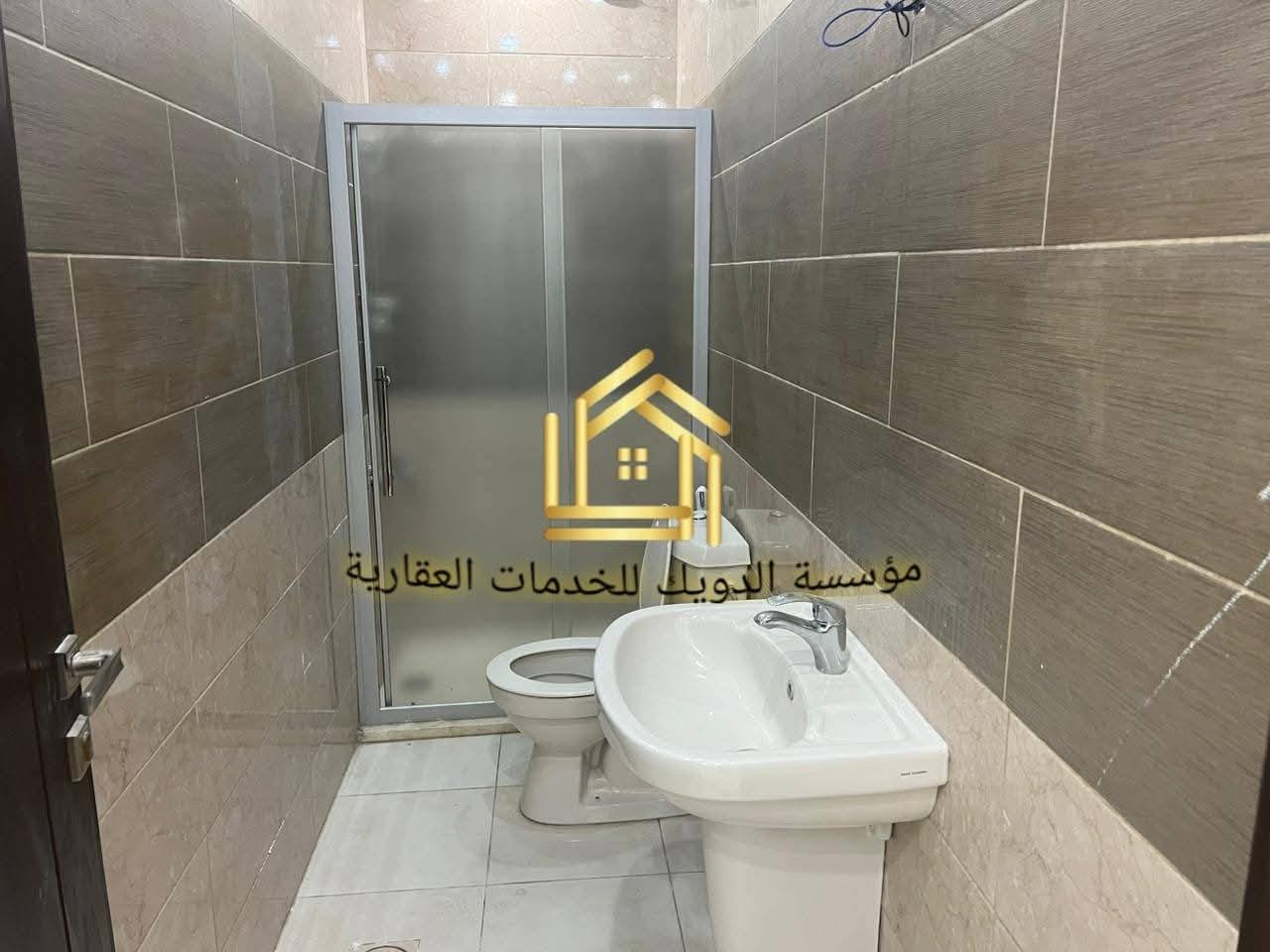 شقة للإيجار فارغة تناسب الأفراد في موقع متميز