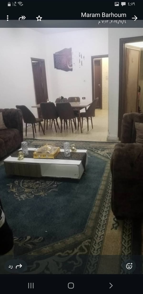 بيت للبيع مع 4 غرف نوم وصالة واسعة في موقع مميز