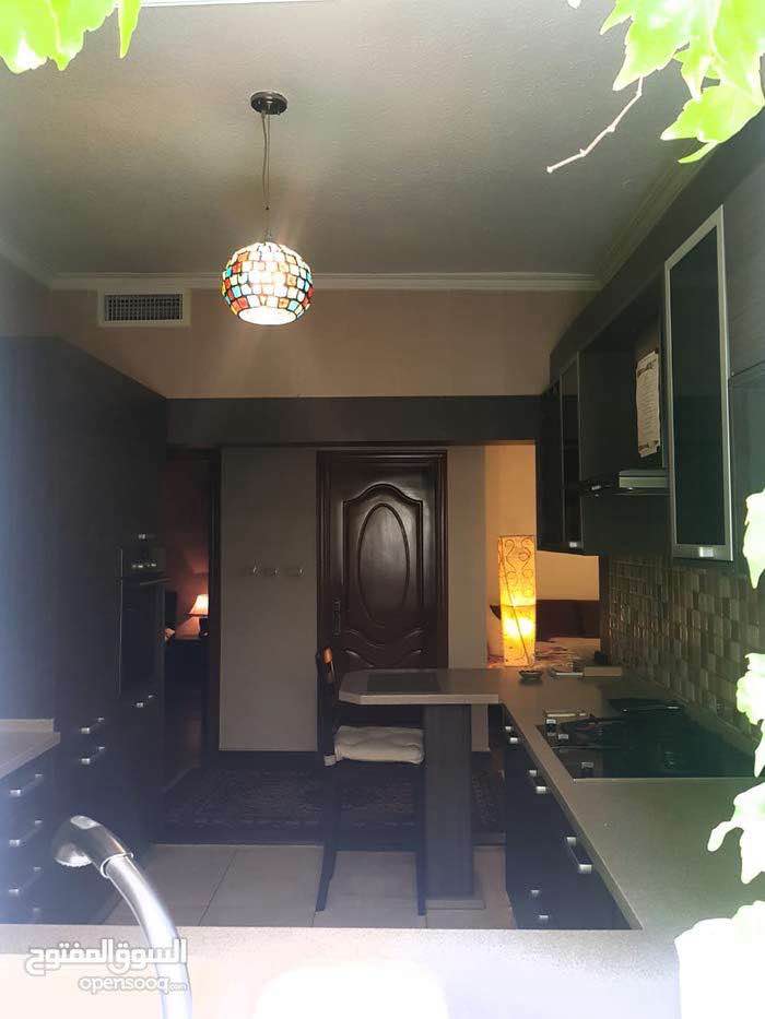 شقة للإيجار في ام أذينه مع 2 نوم و2 حمام - 3