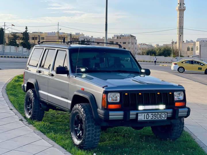 جيب شيروكي XJ موديل 1992 للبيع بمواصفات قوية في الأردن - 2
