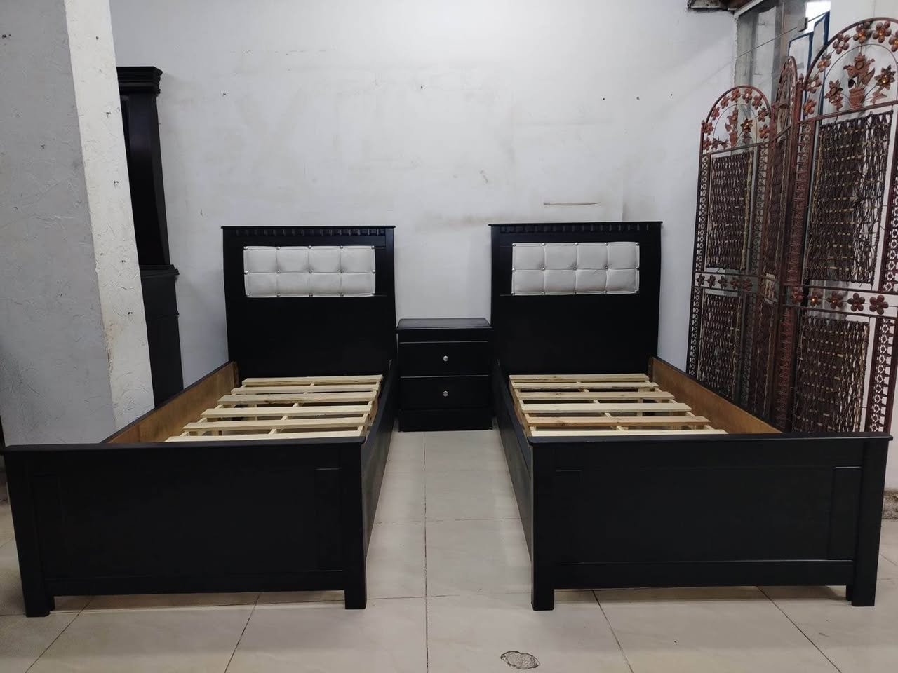 غرفة شبابية للبيع بحالة الوكالة