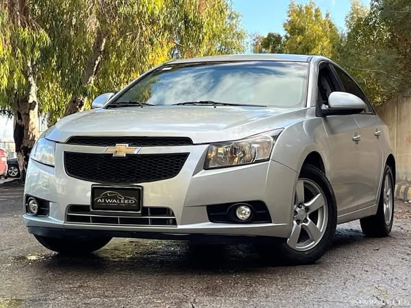 CHEVROLET CRUZE 2010 في عمان - سيارة بحالة الوكالة مع ميزات إضافية