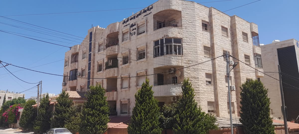 شقة للبيع في اربد قرب دوار اليوسفي بمساحة 150 متر مع 3 غرف نوم