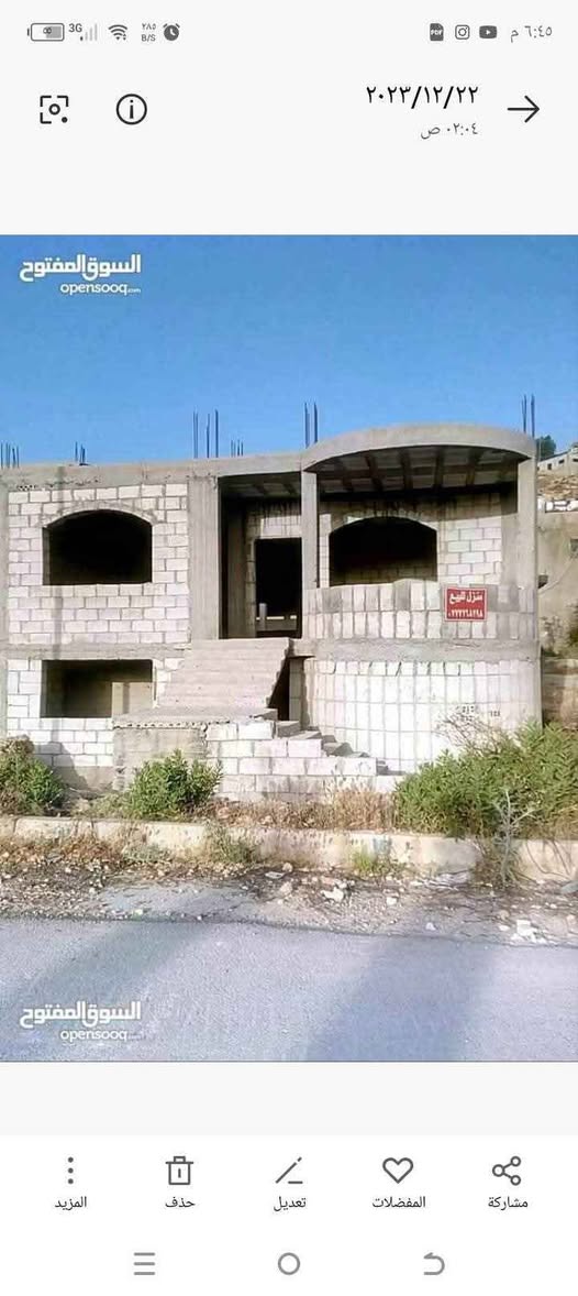 بيت عظم للبيع في منطقة الوهادنه عجلون بمساحة 180م و303م أرض