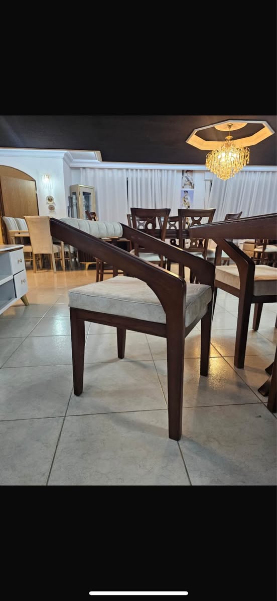 طاولة طعام حديثة من خشب الزان مع كراسي مستوردة وجديدة - 3