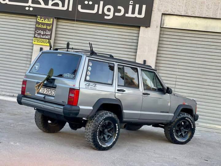 جيب شيروكي XJ موديل 1992 للبيع بمواصفات قوية في الأردن - 4