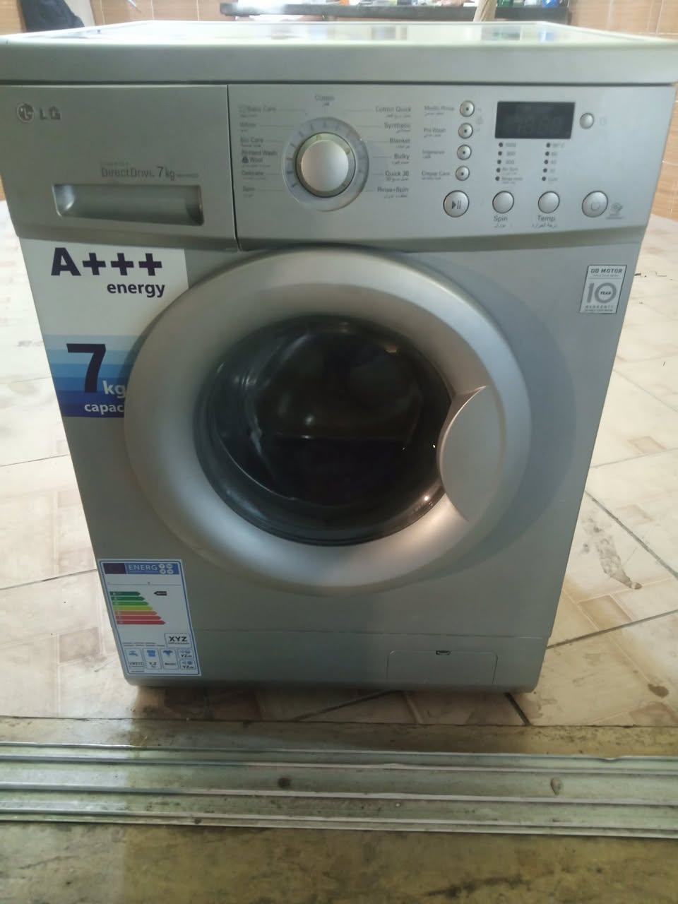 غسالة LG فل إنفيرتر للبيع بسعر 100 دينار