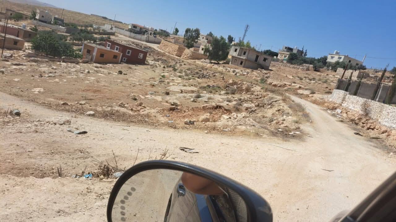 أرض في دحل حميد قرب طريق جرش الزرقا مع خدمات متكاملة