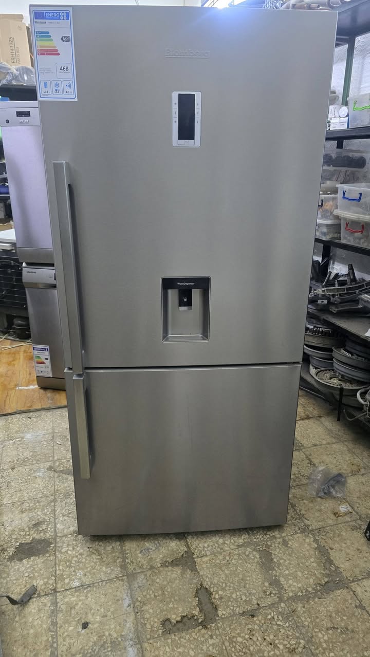 ثلاجة بلومبرج إيطالي 30 قدم بحالة الوكالة