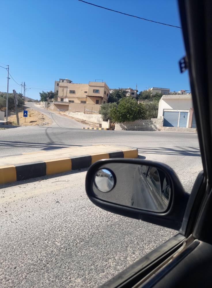 بيت مستقل مكون من طابقين للبيع في منطقة الكمشه مع ميزات كبيرة
