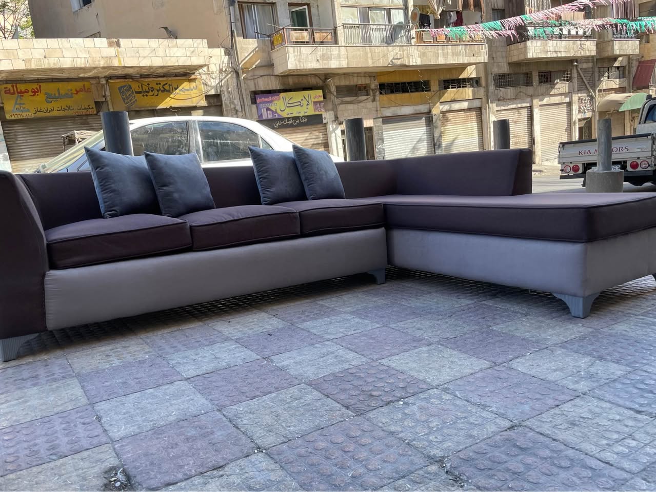 أريكة حرف L بتفصيل مميز للبيع، حالة جديدة ومناسبة لكل المساحات. - 5
