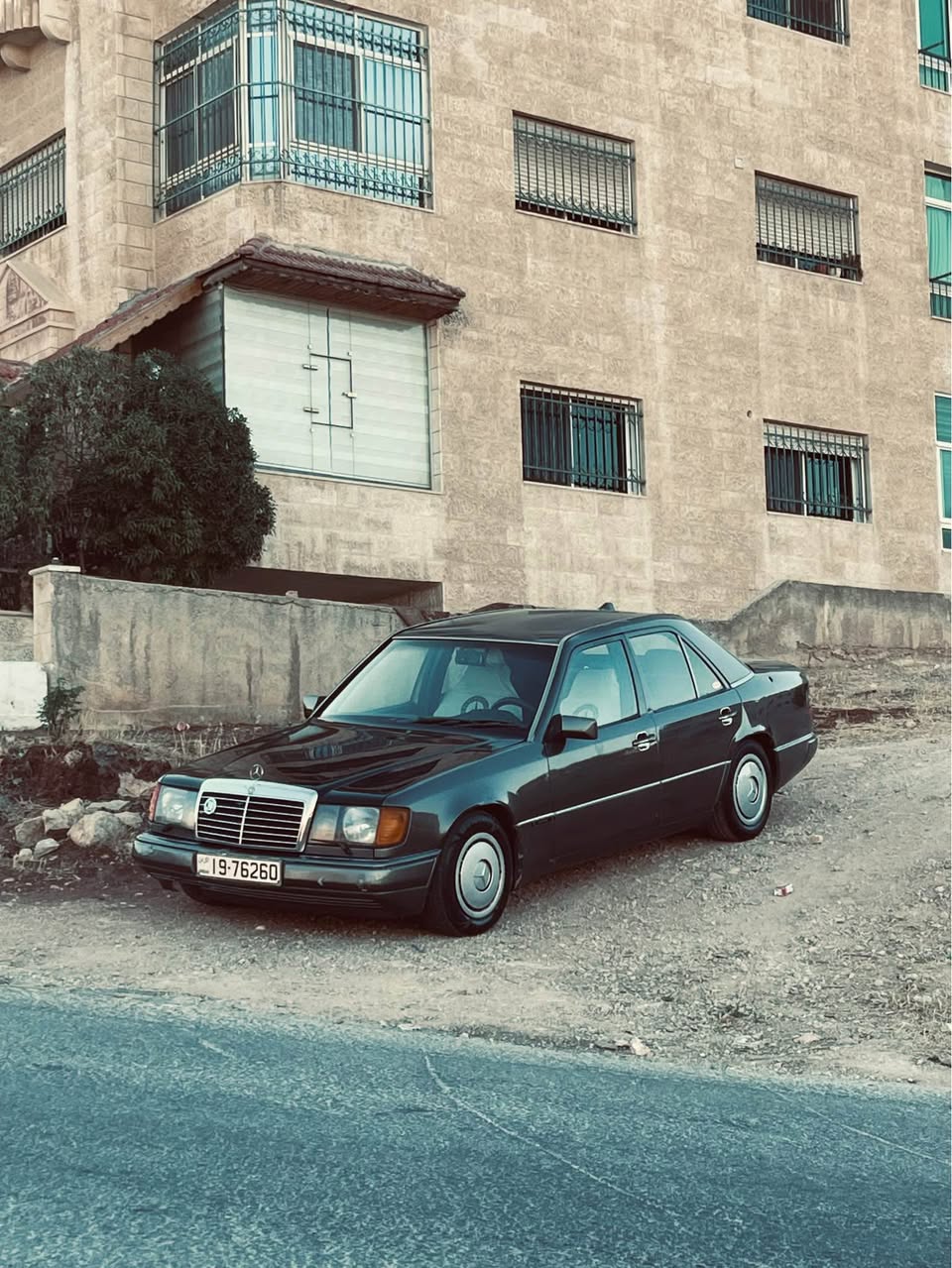 مرسيدس E200 موديل 1992 بلون فيراني أصلي وعرض خاص!