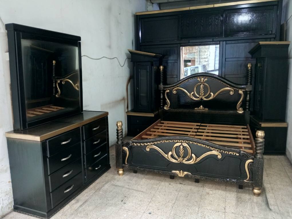 غرفة نوم ماستر خشب زان واللّاتيه بحالة ممتازة