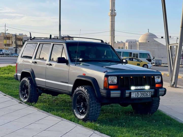 جيب شيروكي XJ موديل 1992 للبيع بمواصفات قوية في الأردن - 3