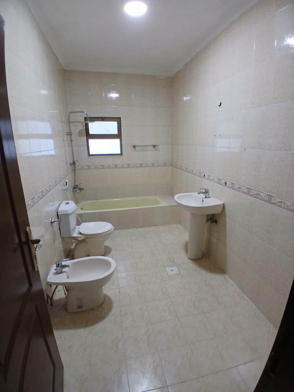 شقة للايجار مناسبة للاحتياجات السكنية - 2