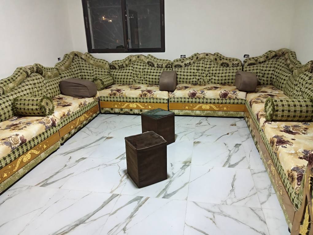 مجلس 14 مقعد بحالة الوكالة للبيع