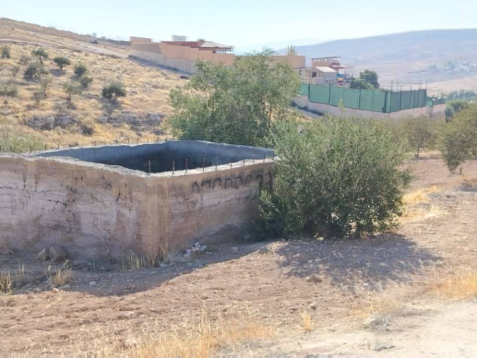 أرض مفروزة بمساحة 3400 متر في طريق غريسا القنيه بسعر مناسب