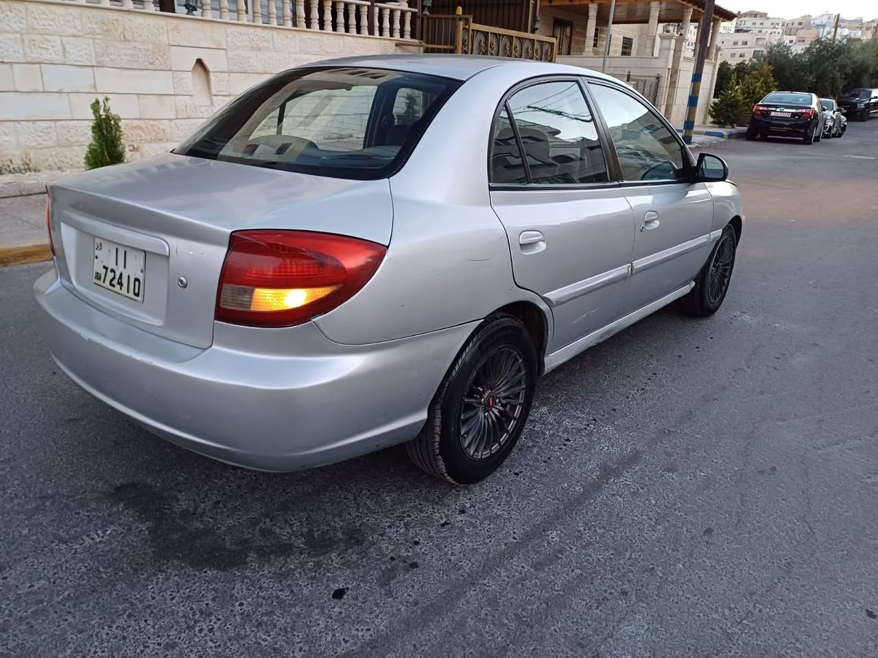 كيا ربو 2004 للبيع في عمان بحالة جيدة مع فل اضافات وجير اتوماتيك
