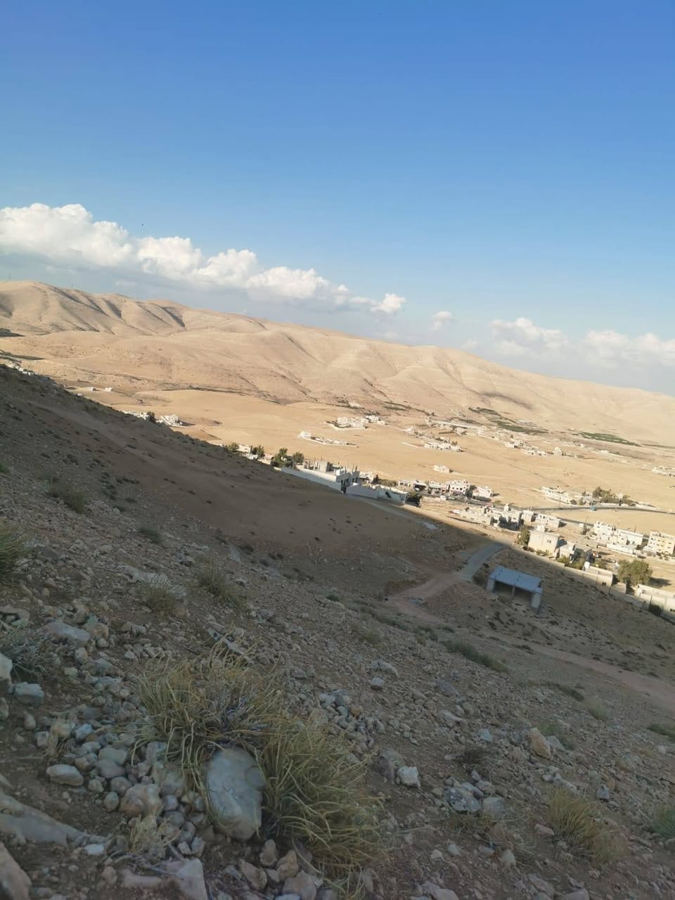 قطعة أرض للبيع في برحيل الغربي بمساحة 1100 متر مربع مرتفعة ومطلة