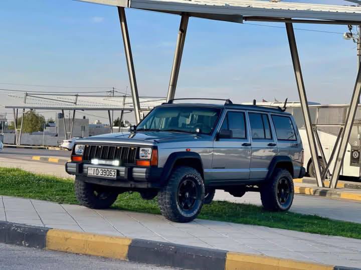 جيب شيروكي XJ موديل 1992 للبيع بمواصفات قوية في الأردن
