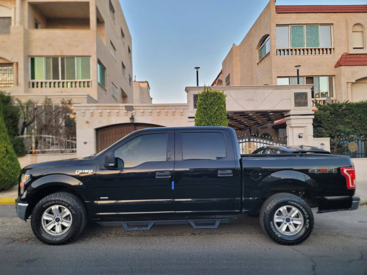 بيكب فورد F150 موديل 2017 بلون أسود ملوكي ميتاليك للبيع