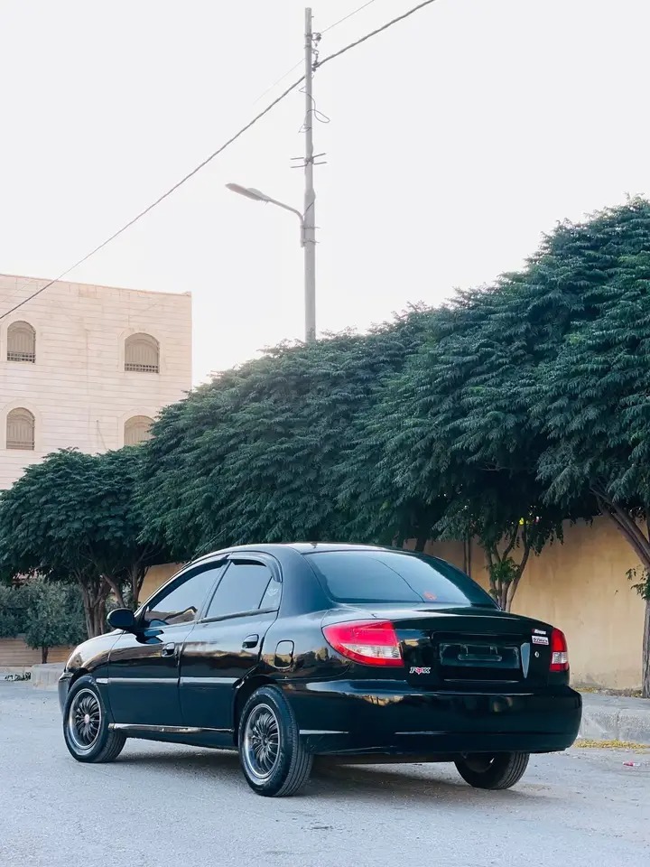 کیا ریو موديل 2003 للبيع بسعر مغري في الأردن
