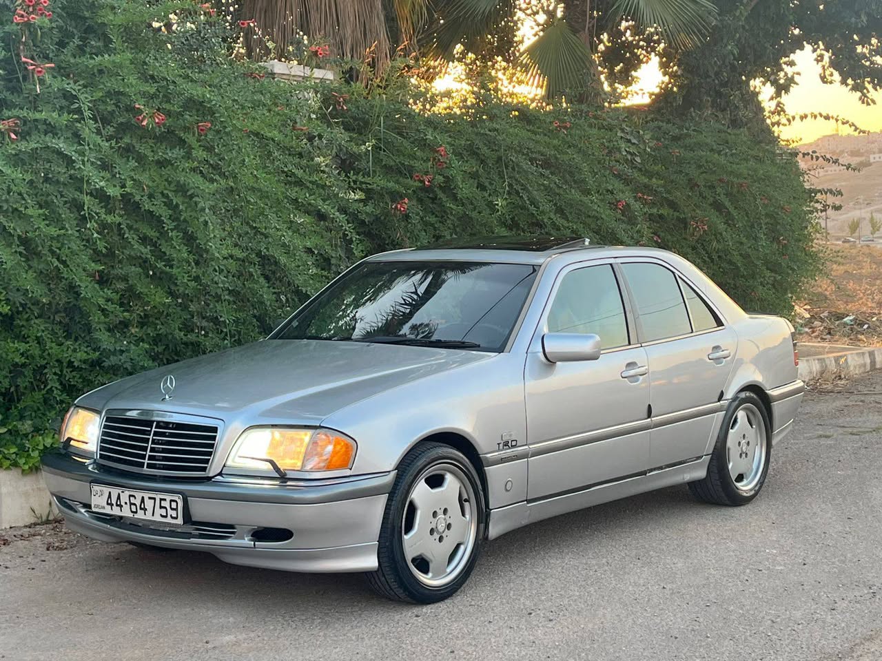 مرسيدس C200 فل كامل موديل 1998 للبيع بمحرك قوي 1800 سي سي