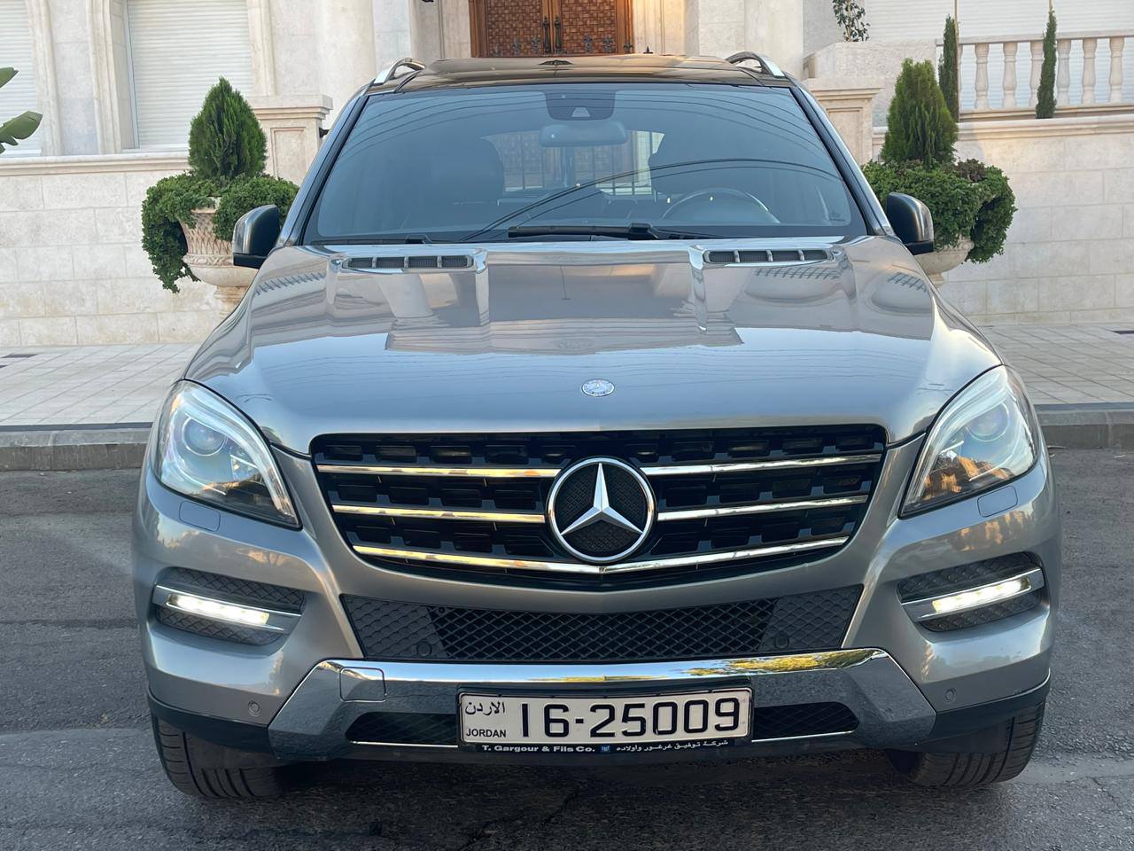 مرسيدس بنز ML350 موديل 2013 بحالة جيدة مع فحص كامل وعربية AMG في حالة ممتازة جاهزة للاستعمال.